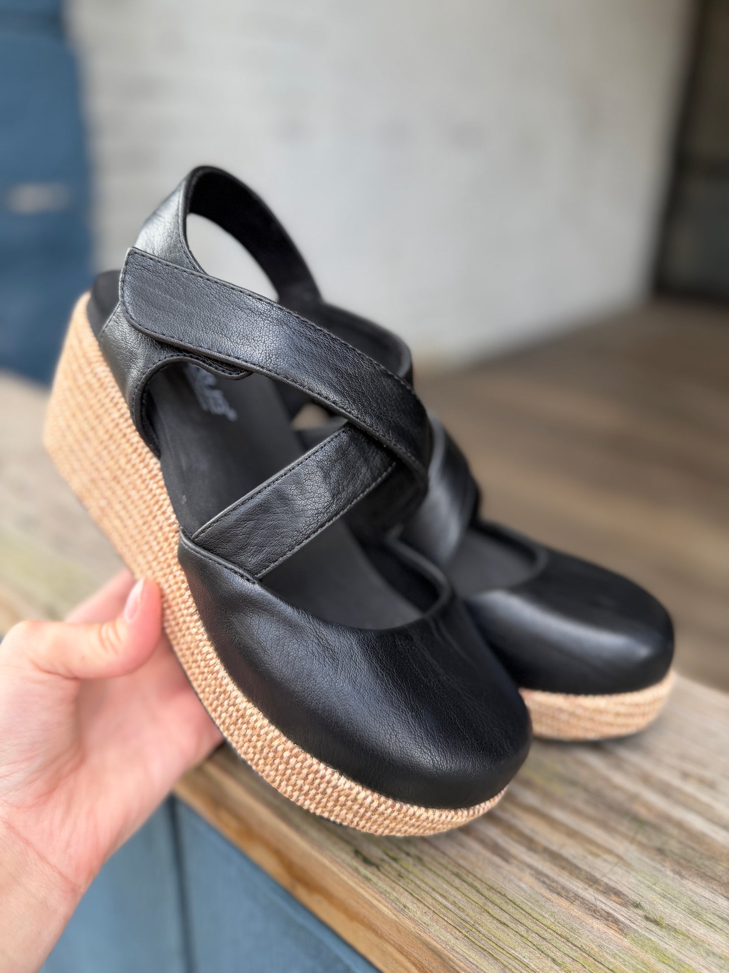 Corkys Whats The Rush Wedges
