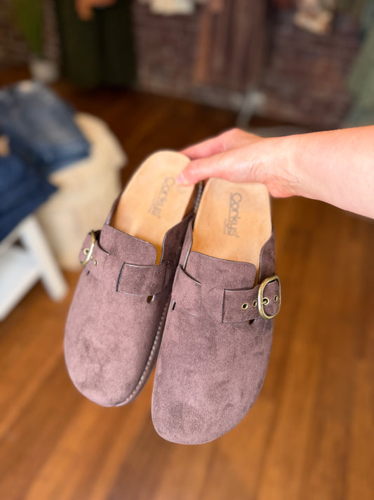 Corkys Distracted Clogs
