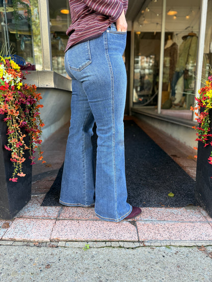Judy Blue Medium Charlotte Flare Jeans