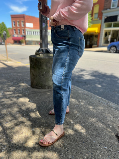 Judy Blue Medium Rise Barrel Jeans