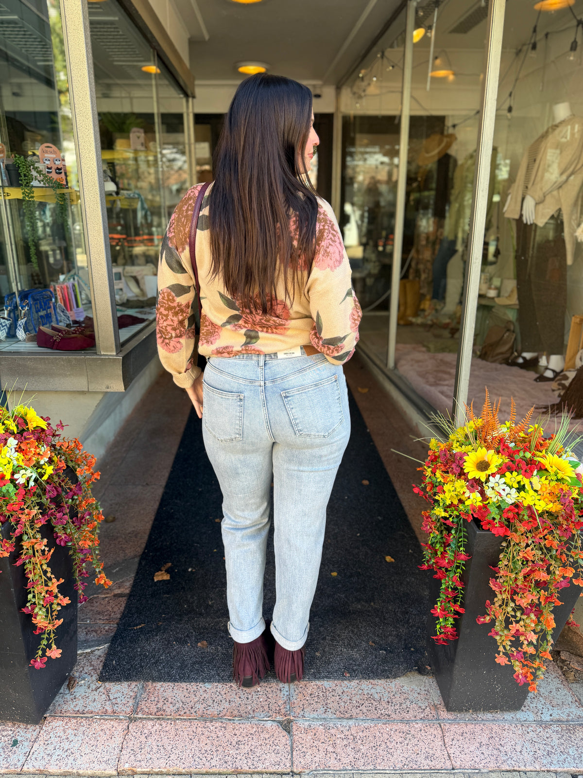 Judy Blue Medium Rise Boyfriend Jeans