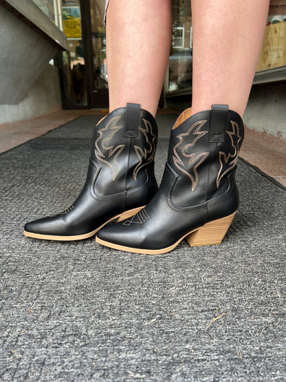*Final Sale* Blazing Cowboy Boots
