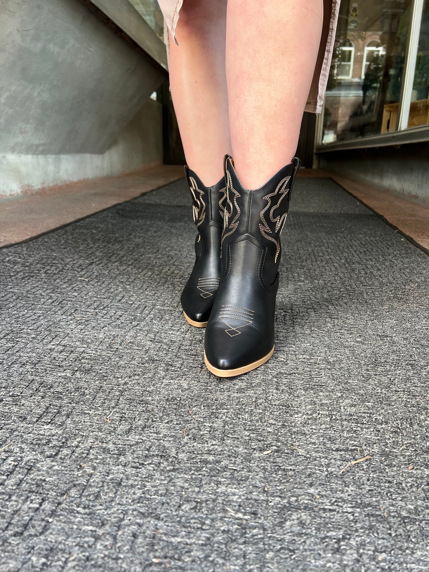 *Final Sale* Blazing Cowboy Boots